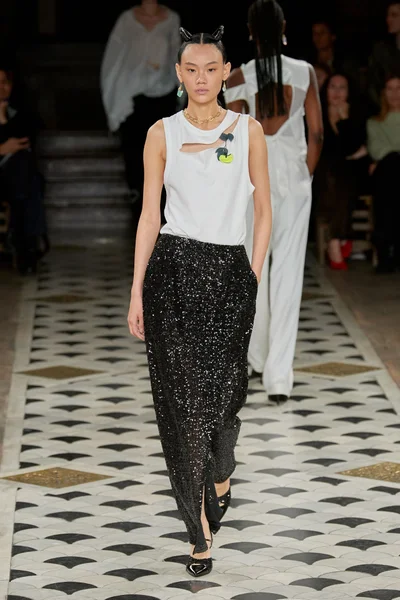 Look 10